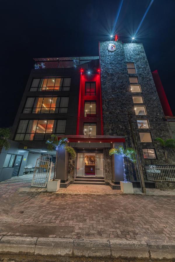 Earl'S Red Colombo Exterior foto