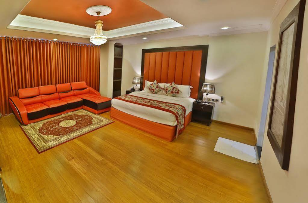 Earl'S Red Colombo Exterior foto