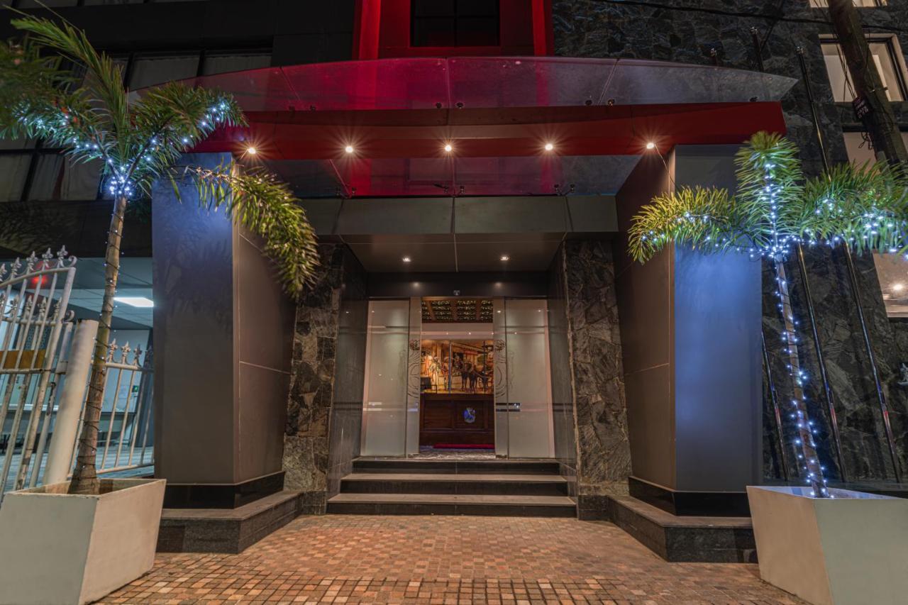 Earl'S Red Colombo Exterior foto